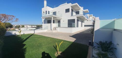 Sky Villa by Laranjal Rentals