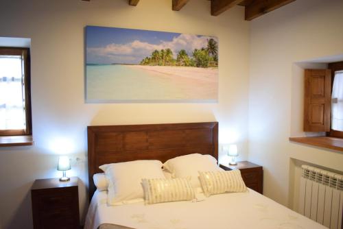 A bed or beds in a room at Vuelta Abajo Un lujo a tu alcance en Cartes