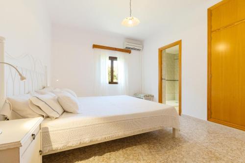 Ein Bett oder Betten in einem Zimmer der Unterkunft Villa Sa Tanca