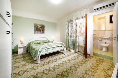 a bedroom with a bed and a bathroom at Holiday flat, Castellammare del Golfo in Castellammare del Golfo
