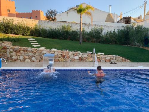 Πισίνα στο ή κοντά στο Carvoeiro B&B and SPA