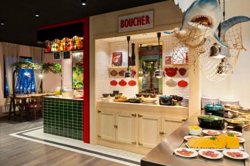 a kitchen with a counter with plates of food at RockyPop Flaine Hotel & Spa in Flaine