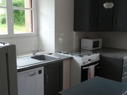 Kuchyň nebo kuchyňský kout v ubytování Gîte des 4 saisons en Brocéliande