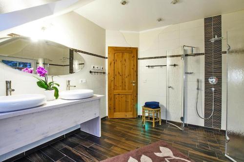 a bathroom with two sinks and a shower at Apartment, Kenz-Küstrow in Kenz