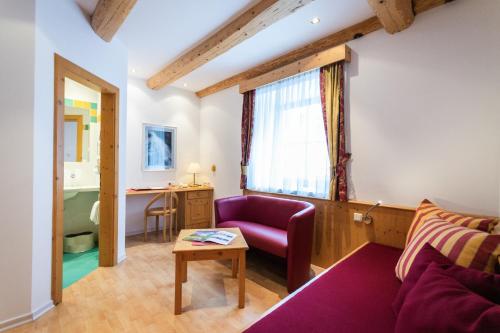 Posezení v ubytování Aktiv Hotel Zur Rose am Brenner
