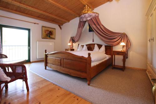 a bedroom with a large bed with a canopy at Ferienhaus, Zahrensdorf in Zahrensdorf