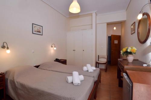 Una cama o camas en una habitación de Siagas Beach Hotel