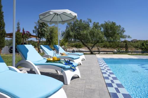 Sunny Kolympia Villa with Private Poolの敷地内または近くにあるプール