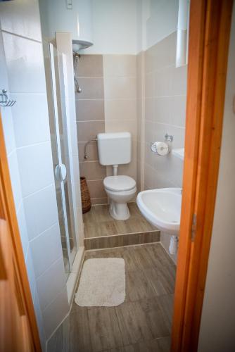 a bathroom with a toilet and a sink at Zempléni Szálláshely in Fony