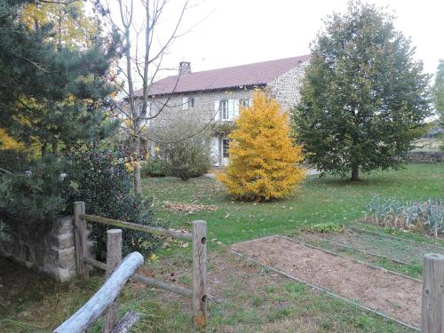 a wooden fence in front of a house at La sérénité in Grazac
