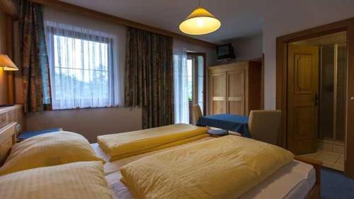 a bedroom with two beds in a room at Pension Rieder in Alpbach
