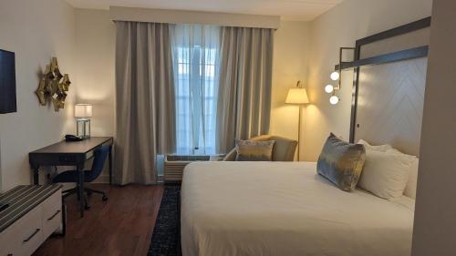Hotel Indigo Jacksonville-Deerwood Park, an IHG Hotel Image