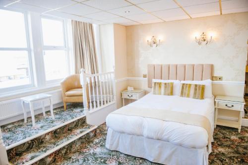 Ein Bett oder Betten in einem Zimmer der Unterkunft Doric Hotel