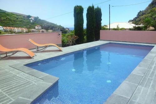 Bazén v ubytování Holiday Home Ribeira Brava - FNC01007-F nebo v jeho okolí