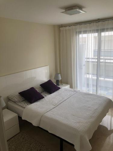 a bedroom with a large bed and a window at Apartamento El Eden Playa de Gandía in Playa de Gandia