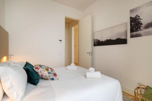 Modern 1BDR in Downtown Lisbon by LovelyStay