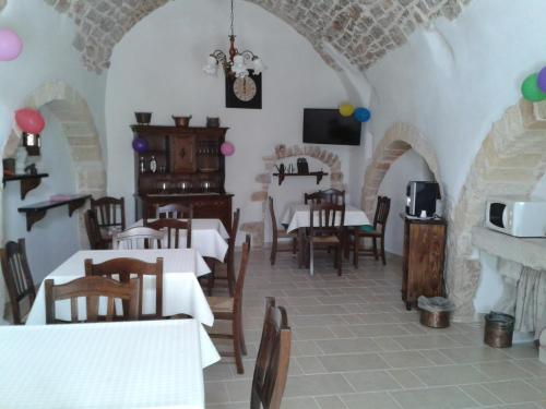 a restaurant with tables and chairs in a room at B&B Il Mulino del Monastero in Conversano