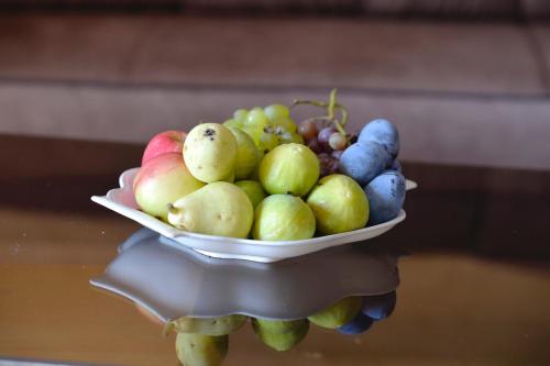 a bowl of fruit sitting on top of a table at Vila Andrea in Danilovgrad