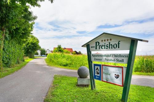 a sign in the grass next to a road at Hotel Preishof in Kirchham
