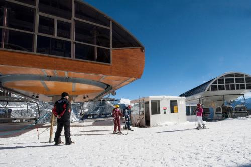a group of people standing in the snow near a building at Apartaments Sant Moritz in Arinsal