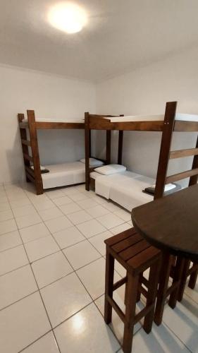 a room with a table and a table and chairs at Flat Schnneider, Hospedagem econômica, empresas, diárias in Taubaté