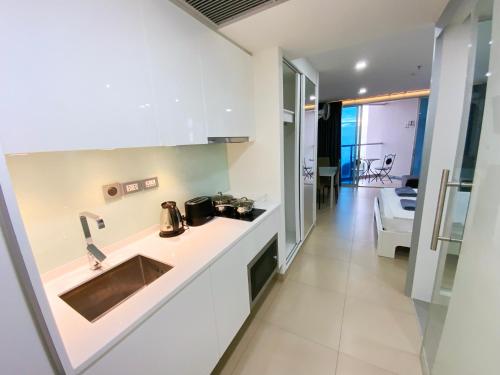 Kuchyň nebo kuchyňský kout v ubytování Sands Condo Pattaya SeaView 49