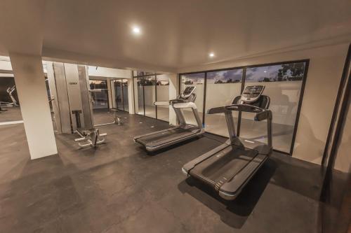 Das Fitnesscenter und/oder die Fitnesseinrichtungen in der Unterkunft The Waves Tulum by BNB Experience