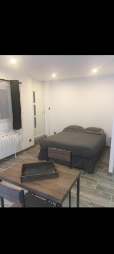 Studio Plain pied avec terrasse couverte 20m wifi et smart tv