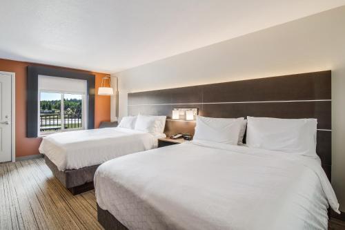 Ένα ή περισσότερα κρεβάτια σε δωμάτιο στο Holiday Inn Express & Suites Custer-Mt Rushmore