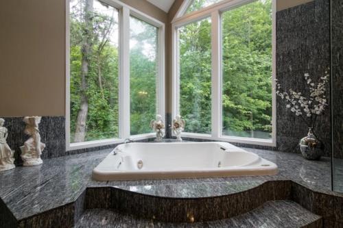 Koupelna v ubytování Nature living Luxury private Home pristine lake