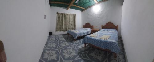 A bed or beds in a room at Cabaña Sak Ja Selva Lacandona