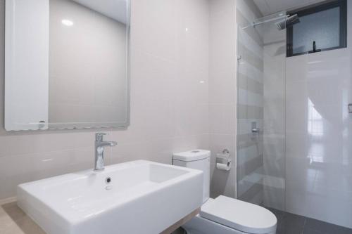 Ένα μπάνιο στο NEW! Modern Classy Luxury United Point现代优雅奢华 6pax