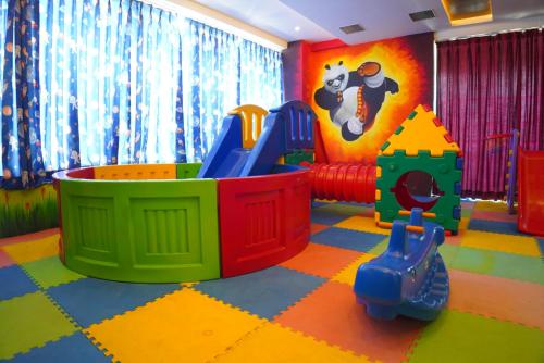 ハイデラバードにあるHotel Sitara Grand L.B. Nagarの子供用プレイルーム(遊びセット、おもちゃ付)