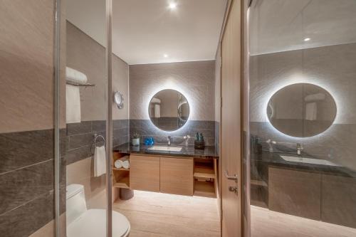 Bilik mandi di Citadines Marina Halong