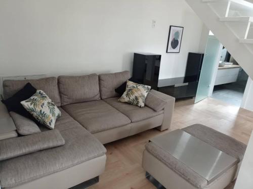 a living room with a couch and a table at Apartamenty Osmolice w Stawach in Dęblin