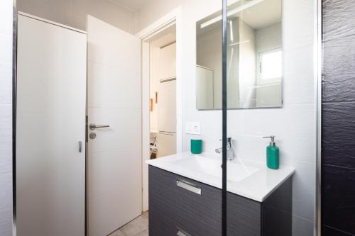 A bathroom at Home2Book Sea View Studio Puerto de la Cruz