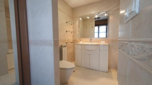 Koupelna v ubytování El Capricho de Cangas 2H - WiFi - Garaje - Hidromasaje - VUT-3001-AS