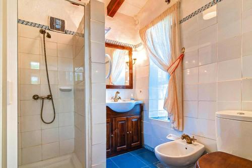 A bathroom at Finca La Hoya, El Tanque
