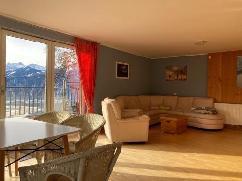 ein Wohnzimmer mit einem Sofa und einem Tisch in der Unterkunft Sport- und Seminarhaus Walsertal 