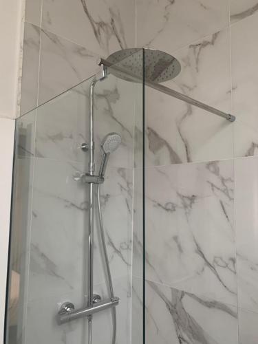 Un baño de Charming Eiffel Tower Appartement