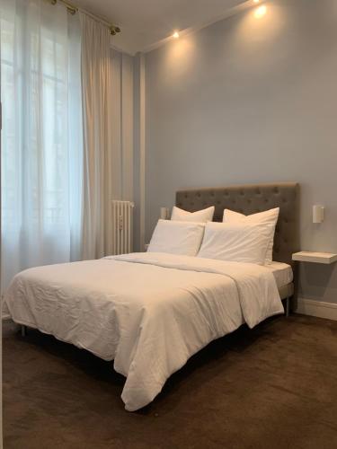 מיטה או מיטות בחדר ב-Charming Eiffel Tower Appartement