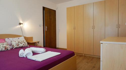 En eller flere senge i et værelse på Къща за гости Тара - Villa Tara