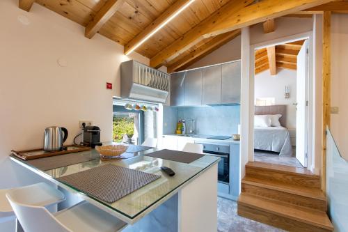 a kitchen with a counter and a room with a bed at Quinta dos Fangueiros in Riba de Âncora