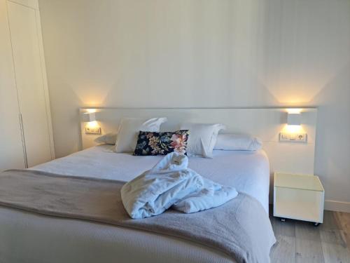 Un pat sau paturi într-o cameră la Hotel Montes