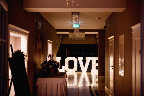 a hallway with a sign that says love on the wall at Magnus Resort in Szczyrk