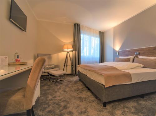 Llit o llits en una habitació de Hotel Stadt Aurich