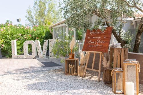 a sign sitting in front of a yard with a sign at Auberge Des Pins in Tourrettes