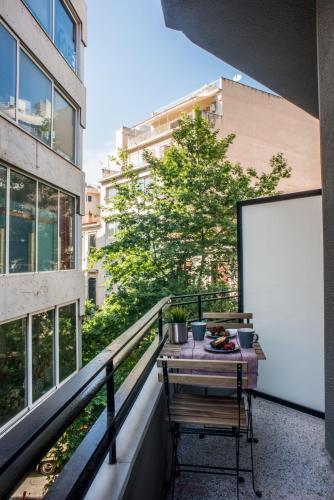 A24 Pristine & sunny suite near Plaka & Parthenon