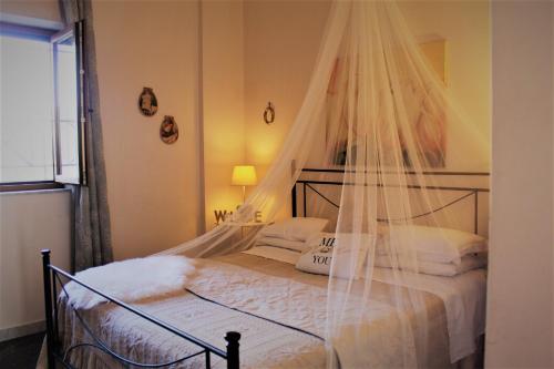 Un pat sau paturi într-o cameră la Domus Annae B&B