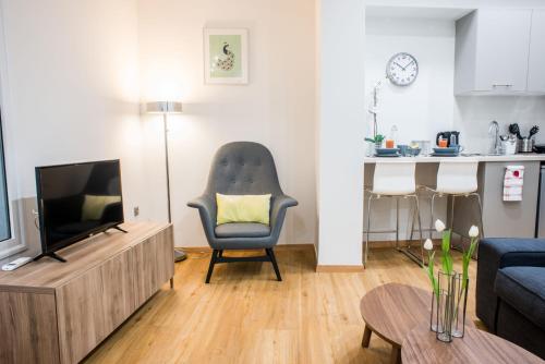 A21 Premium Suite a breath away from Parthenon!